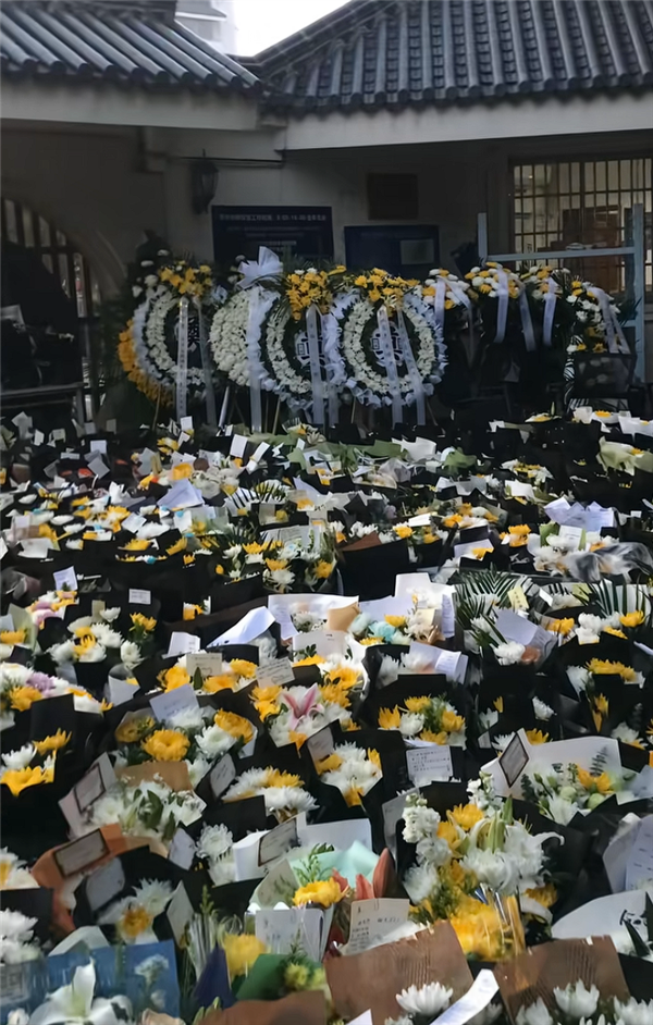 张雪峰 档案图片