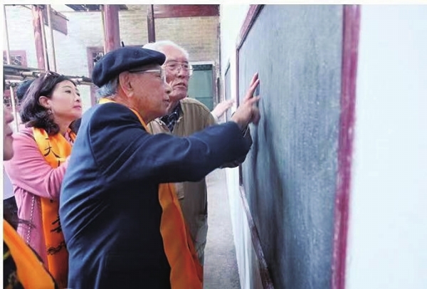 郑愁予 档案图片